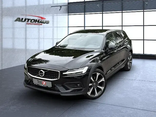 Gebraucht Volvo V60 CC Plus 197 PS (144 kW) 2023 Schwarz Kombi