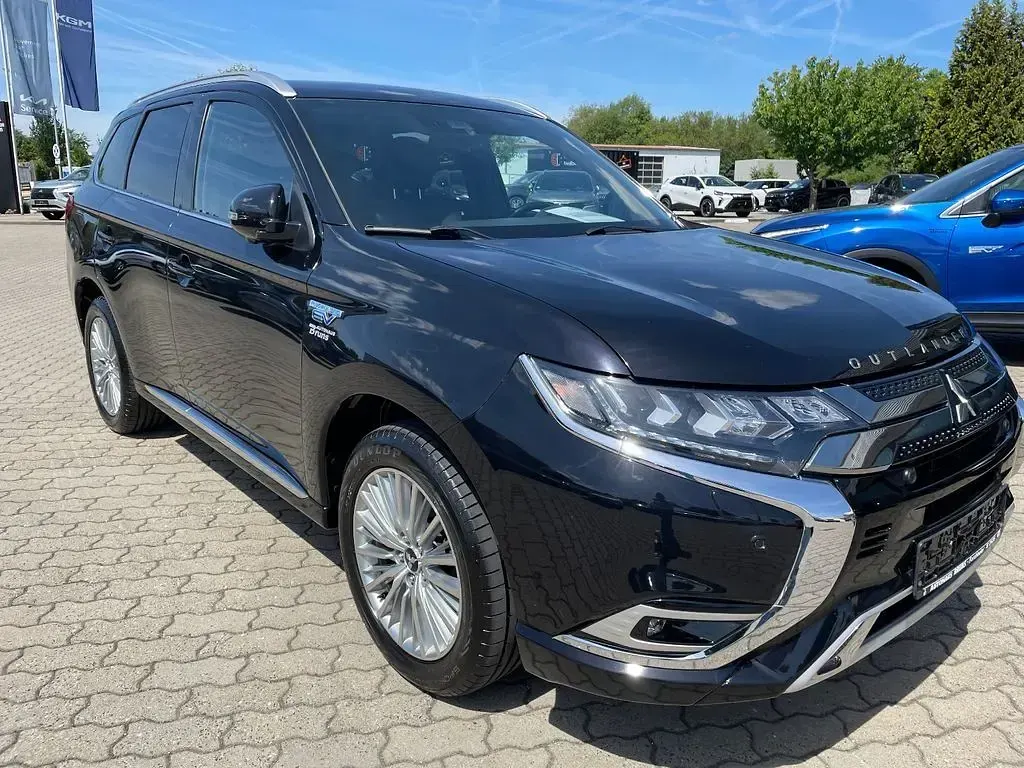 Gebraucht Mitsubishi Outlander P-HEV Top 135 PS (99 kW) 2019 Schwarz SUV