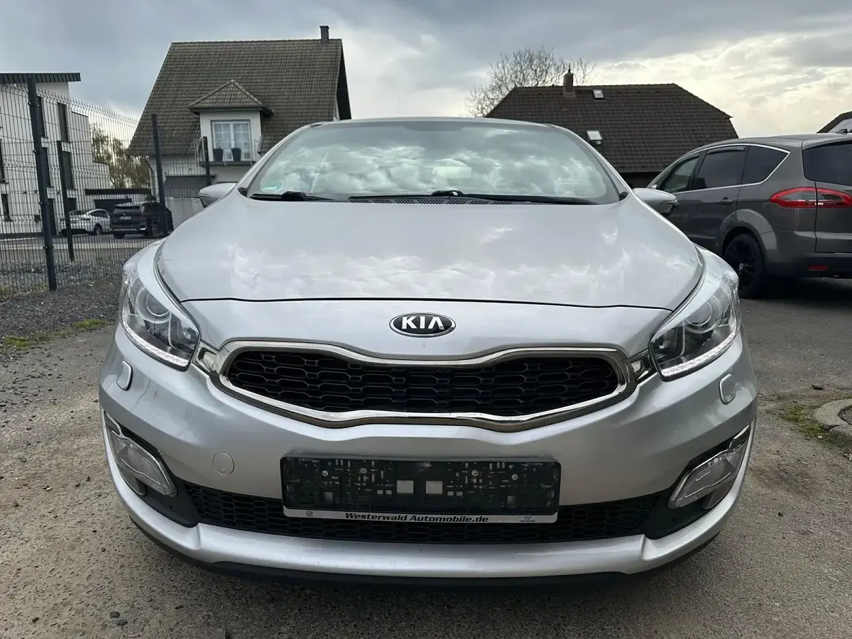 Gebraucht Kia ProCeed 140 PS (102 kW) 2015 Silber Kleinwagen