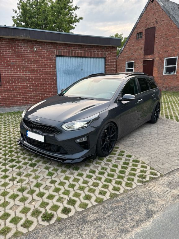 Grau Gebraucht 2018 Kia Ceed Sportswagon Platinum Kombi | 16.500 € (Etwas zu teuer) - Bild 1/4