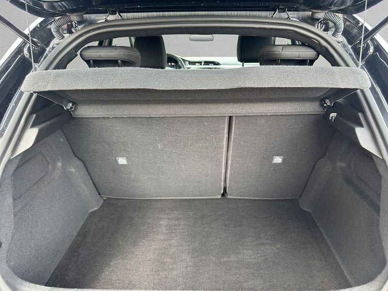 Gebraucht Opel Corsa 101 PS (74 kW) 2024 Kardio rot metallic Limousine