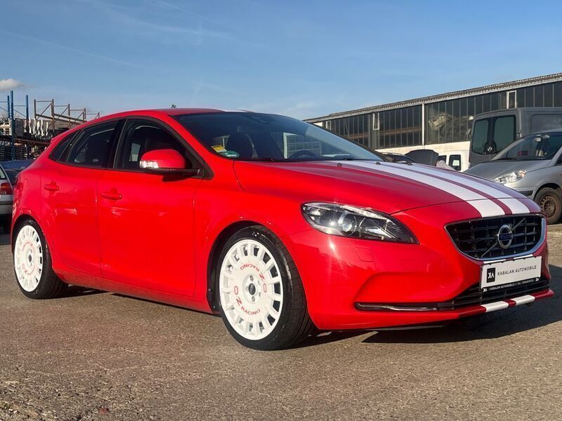 Rot Gebraucht 2014 Volvo V40 You! Kombi | 10.890 € (Etwas zu teuer) - Bild 1/4