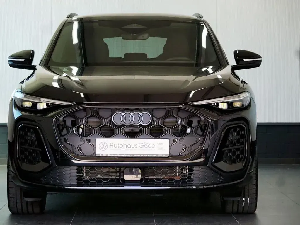 Second-hand Audi Q5 Edition .1 204 CP (150 kW) 2025 Negru SUV