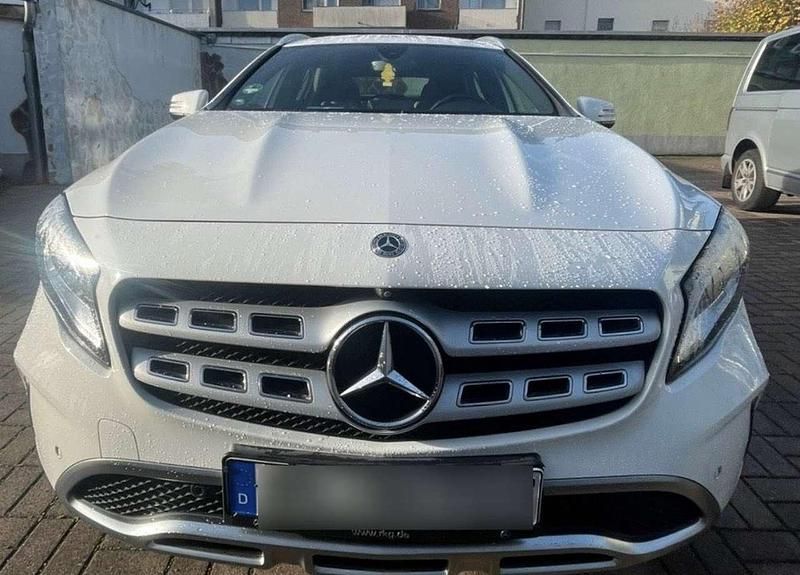 Gebraucht Mercedes GLA200 Style 156 PS (114 kW) 2019 Weiß SUV