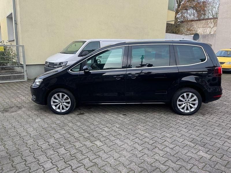 Gebraucht VW Sharan Highline 150 PS (110 kW) 2020 Schwarz Van / Kleinbus