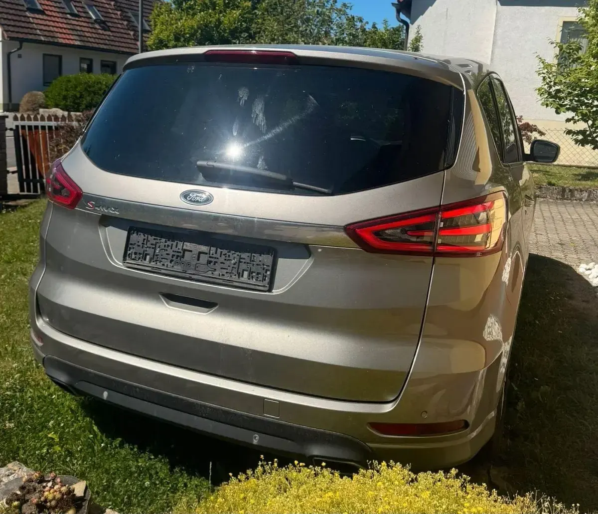 Gebraucht Ford S-MAX Titanium 179 PS (131 kW) 2017 Beige Van / Kleinbus