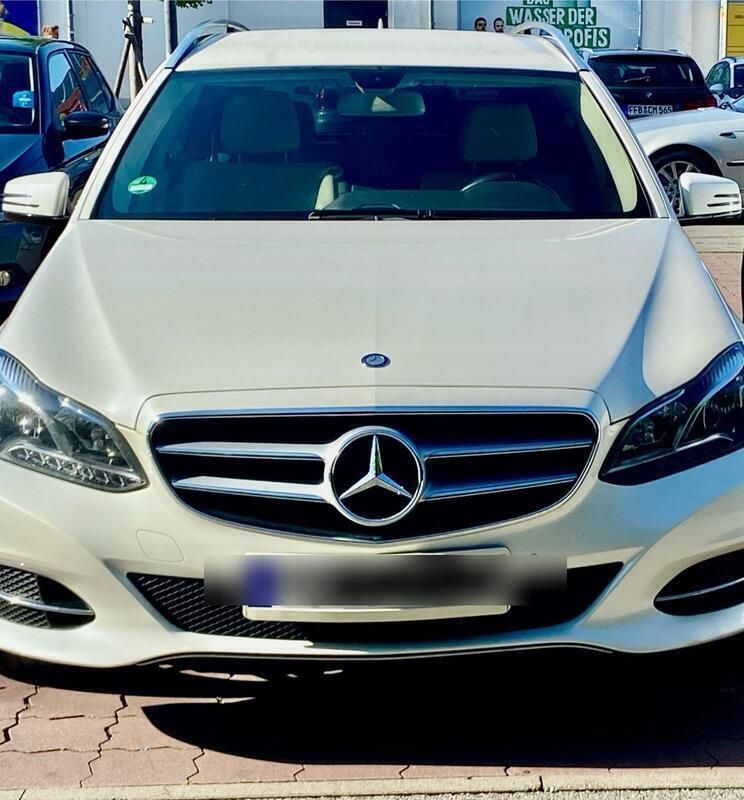Weiß Gebraucht 2013 Mercedes E220 Kombi | 13.800 € (Fairer Preis) - Bild 1/4