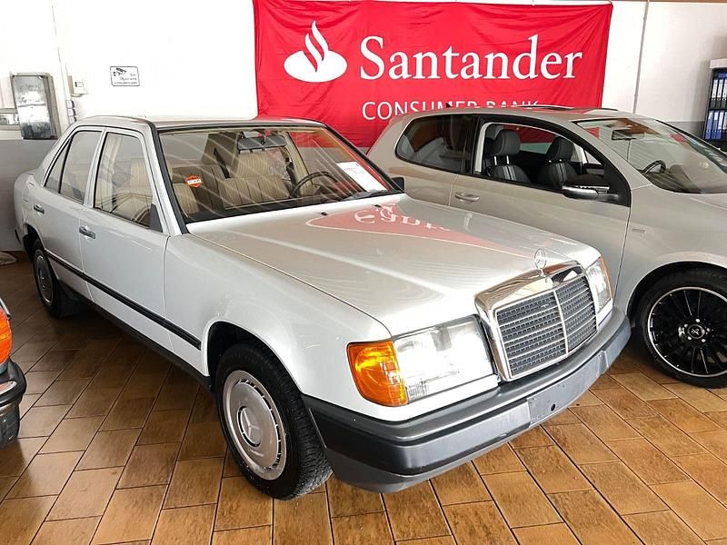 Weiß Gebraucht 1986 Mercedes 200 Limousine | 9.499 € - Bild 1/4