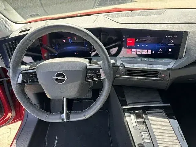 Usata Opel Astra Elegance 181 CV (133 kW) 2023 Rosso Utilitaria