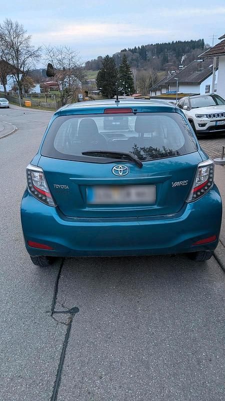 Gebraucht Toyota Yaris 99 PS (72 kW) 2014 Blau Kleinwagen