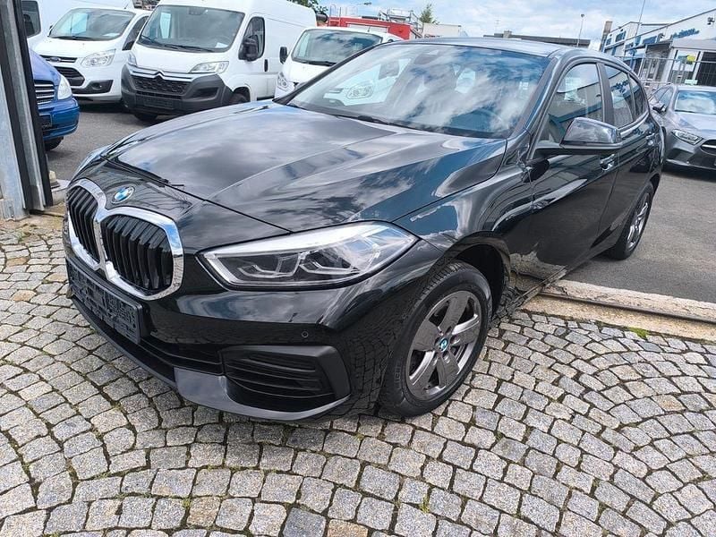Schwarz Gebraucht 2021 BMW 116 Sport Line Kleinwagen | 15.750 € (Guter Preis) - Bild 1/4