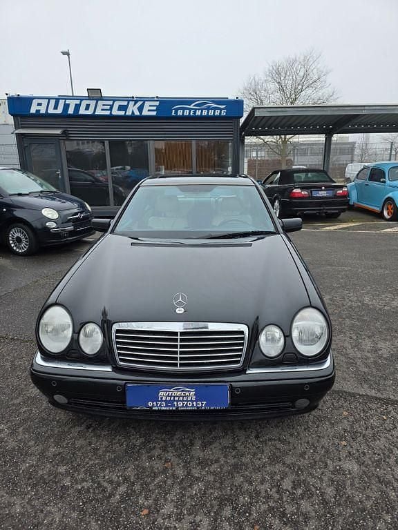 Gebraucht Mercedes E55 AMG AMG 503 PS (369 kW) 1988 Schwarz Limousine