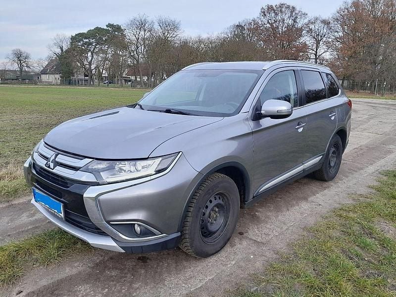 Gebraucht Mitsubishi Outlander Plus 150 PS (110 kW) 2018 Grau SUV