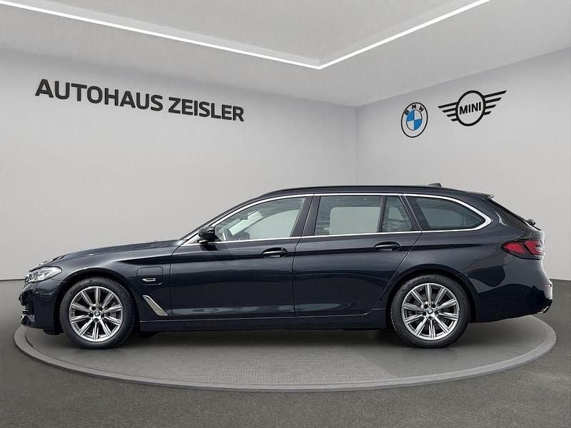 Gebraucht BMW 530e Sport Line 184 PS (135 kW) 2024 Sophistograu brillanteffekt Kombi