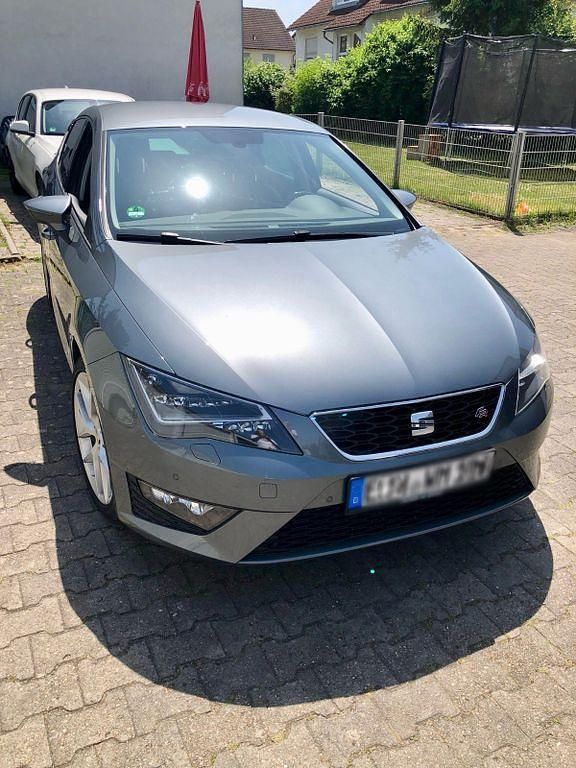 Grau Gebraucht 2016 Seat Leon FR Limousine | 11.500 € (Fairer Preis) - Bild 1/4