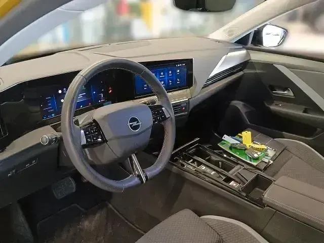 Gebraucht Opel Astra Elegance 181 PS (133 kW) 2022 Kult gelb metallic Kleinwagen