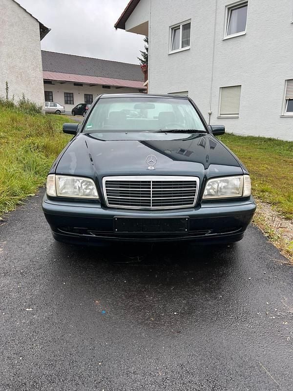 Schwarz Gebraucht 1999 Mercedes C220 Limousine | 2.750 € - Bild 1/4
