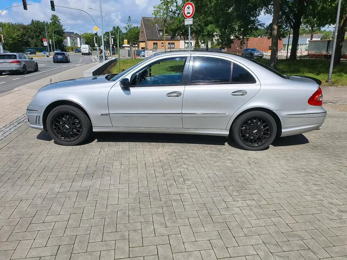 Gebraucht Mercedes E240 177 PS (130 kW) 2002 Silber Limousine