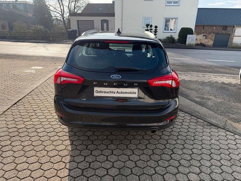 Gebraucht Ford Focus Cool & Connect 120 PS (88 kW) 2020 Schwarz Kombi
