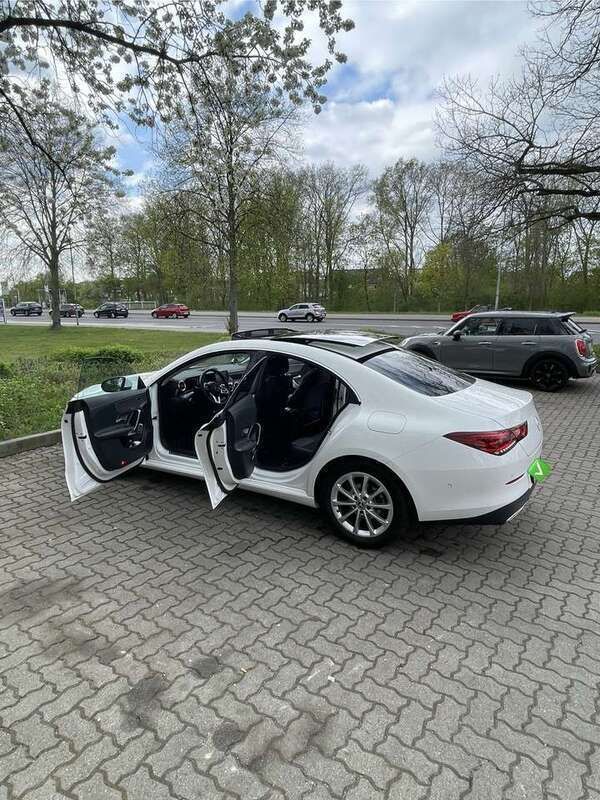 Weiß Gebraucht 2020 Mercedes CLA180 Edition Limousine | 27.800 € (Teuer) - Bild 1/4