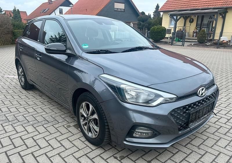 Gebraucht Hyundai i20 101 PS (74 kW) 2020 Grau Kleinwagen