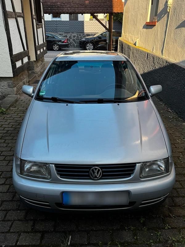 Second-hand VW Polo 60 CP (44 kW) 1999 Argintiu Hatchback