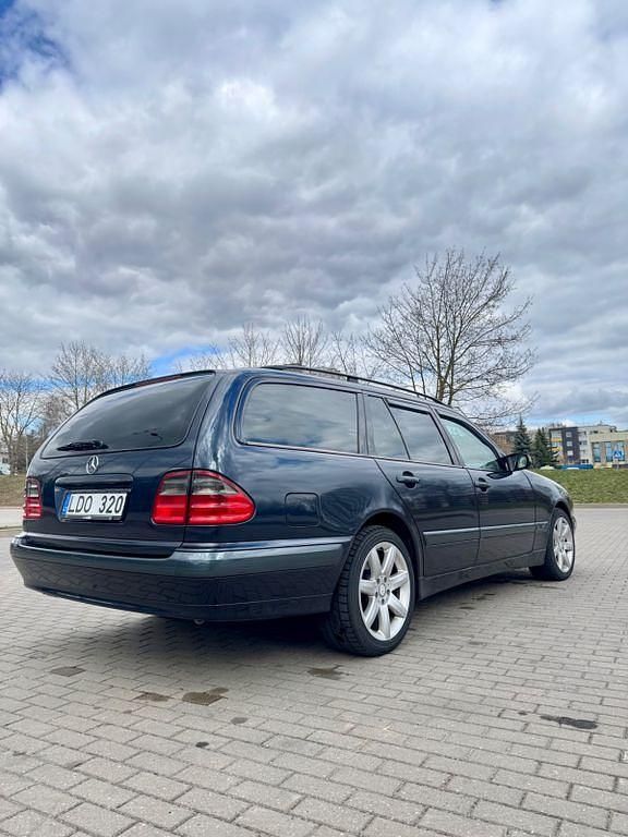 Gebraucht Mercedes E320 Classic 197 PS (144 kW) 2002 Schwarz Limousine