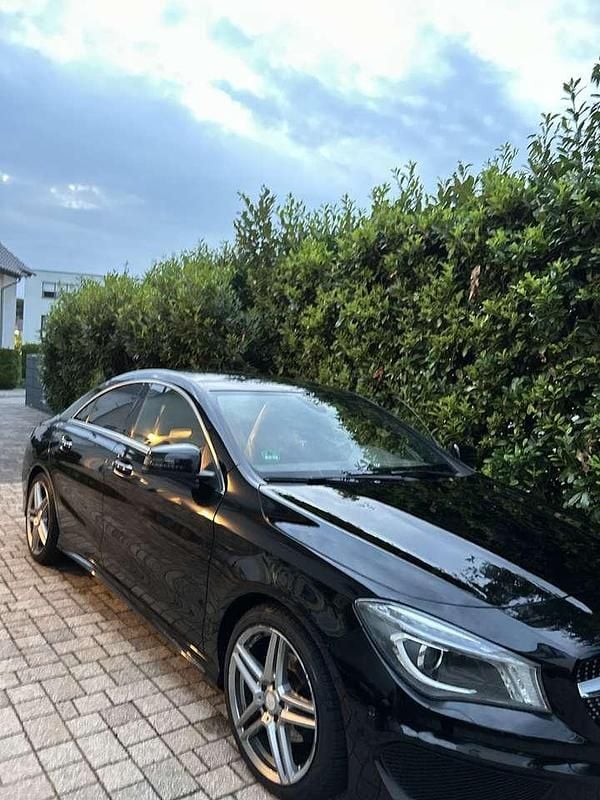 Schwarz Gebraucht 2015 Mercedes CLA200 StreetStyle Limousine | 12.600 € (Guter Preis) - Bild 1/4