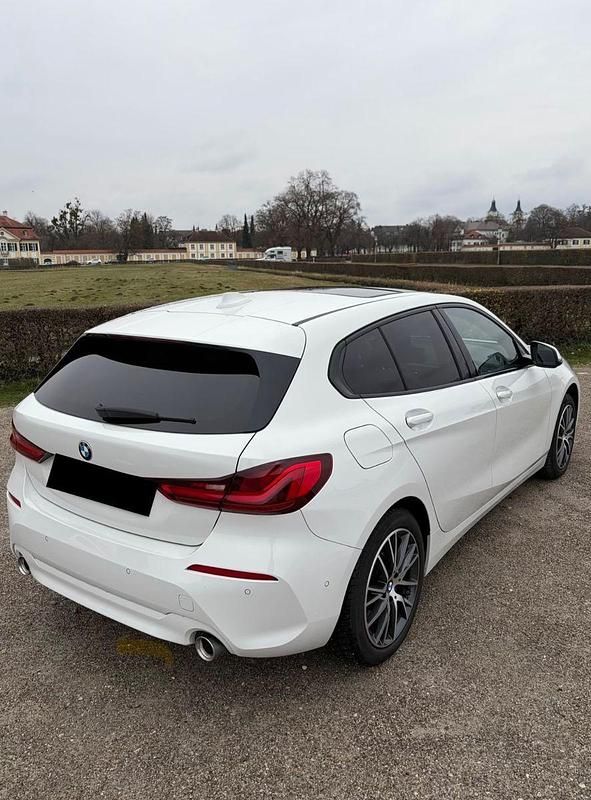 Gebraucht BMW 120 Sport Line 190 PS (139 kW) 2023 Weiß Kleinwagen
