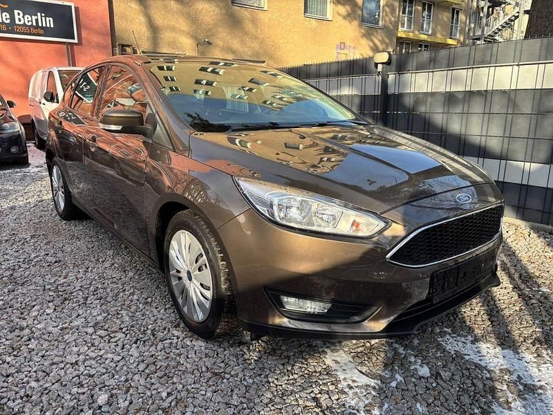 Gebraucht Ford Focus Trend 125 PS (91 kW) 2015 Beige Limousine