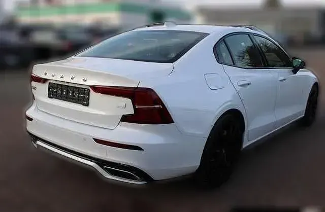 Gebraucht Volvo S60 R-Design 392 PS (288 kW) 2021 Weiß metallic Limousine