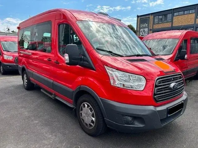 Gebraucht Ford Transit Trend 105 PS (77 kW) 2018 Rot Van