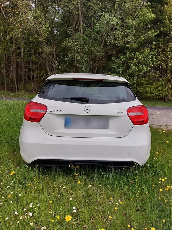 Gebraucht Mercedes A200 150 PS (110 kW) 2014 Weiß Kleinwagen