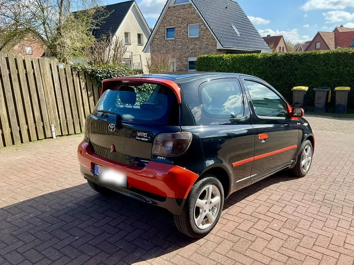 Gebraucht Toyota Yaris Luna 86 PS (63 kW) 2001 Schwarz Limousine