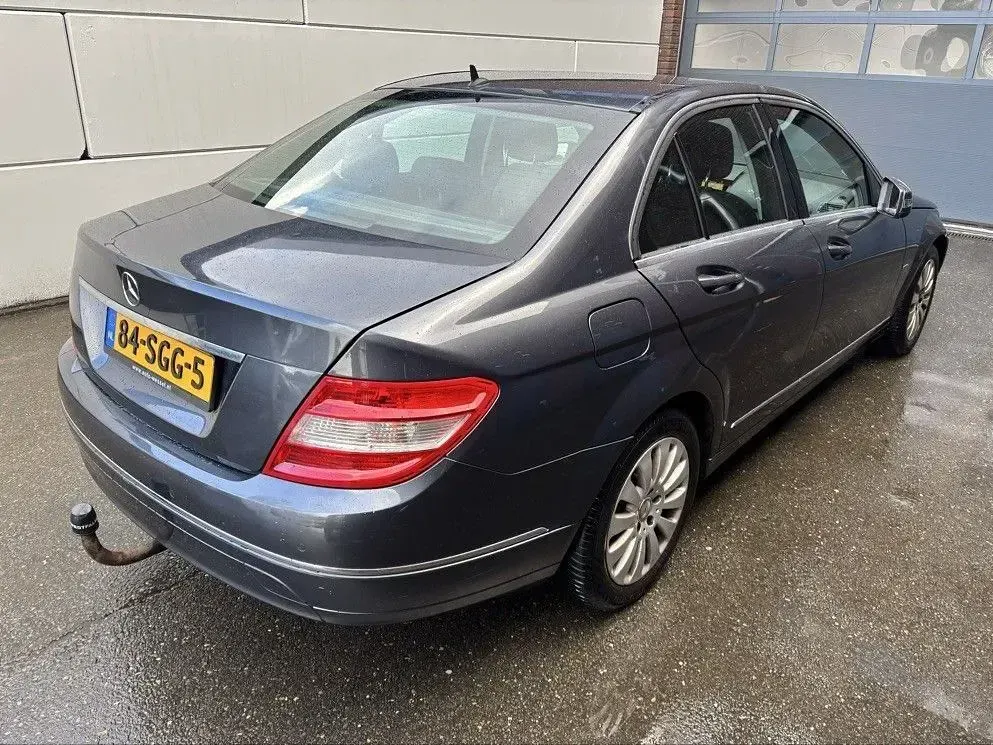 Gebraucht Mercedes C200 136 PS (100 kW) 2010 Grau Limousine