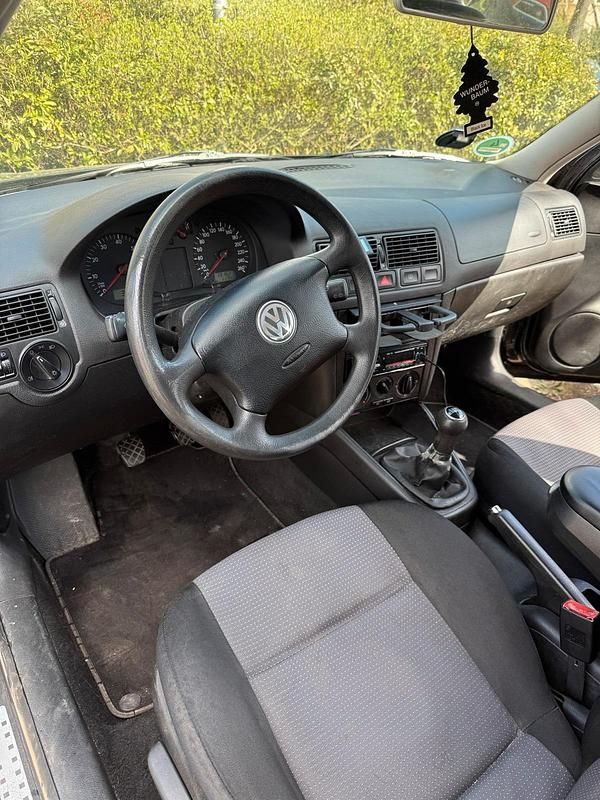 Gebraucht VW Golf IV Basis 116 PS (85 kW) 2001 Schwarz Kleinwagen