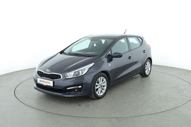 Grau Gebraucht 2016 Kia Ceed 4 Limousine | 10.750 € (Etwas zu teuer) - Bild 1/3
