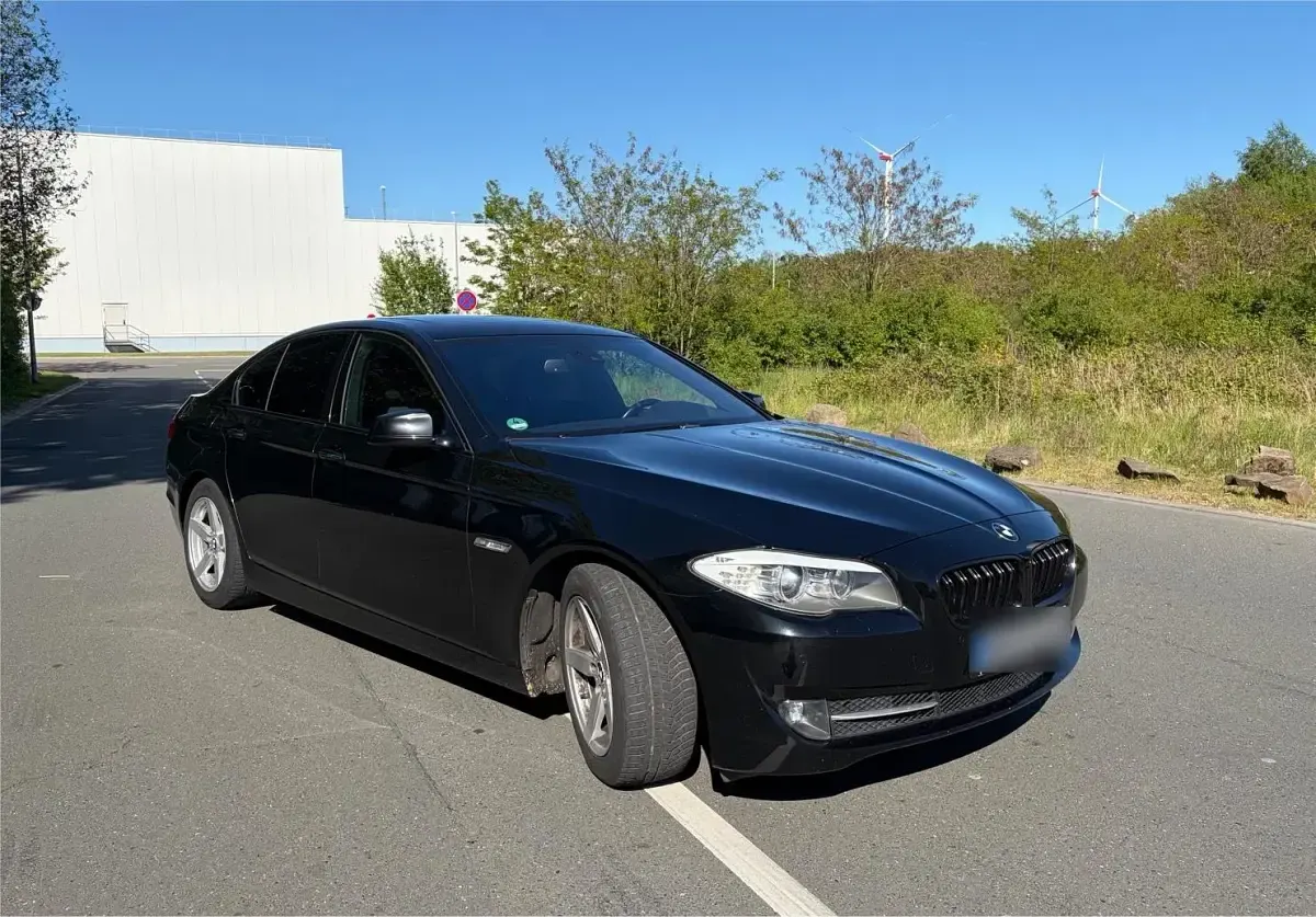 Gebraucht BMW 523 204 PS (150 kW) 2010 Schwarz Limousine