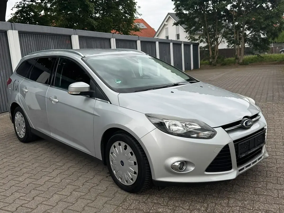 Gebraucht Ford Focus 105 PS (77 kW) 2013 Silber Kombi