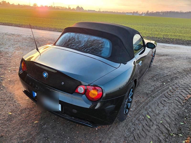 Gebraucht BMW Z4 192 PS (141 kW) 2004 Schwarz Cabrio