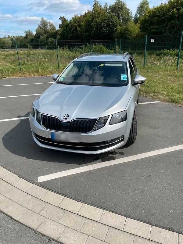 Silber Gebraucht 2018 Skoda Octavia Style Kombi | 10.500 € (Superpreis) - Bild 1/4