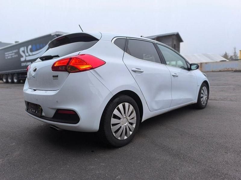 Gebraucht Kia Ceed Platinum Edition 128 PS (94 kW) 2013 Weiß Kleinwagen