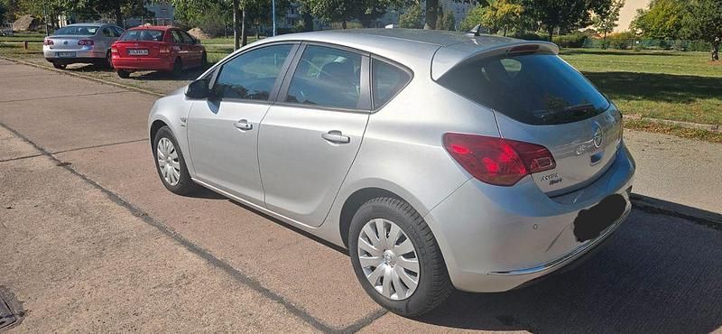 Gebraucht Opel Astra Active 140 PS (102 kW) 2013 Silber Limousine