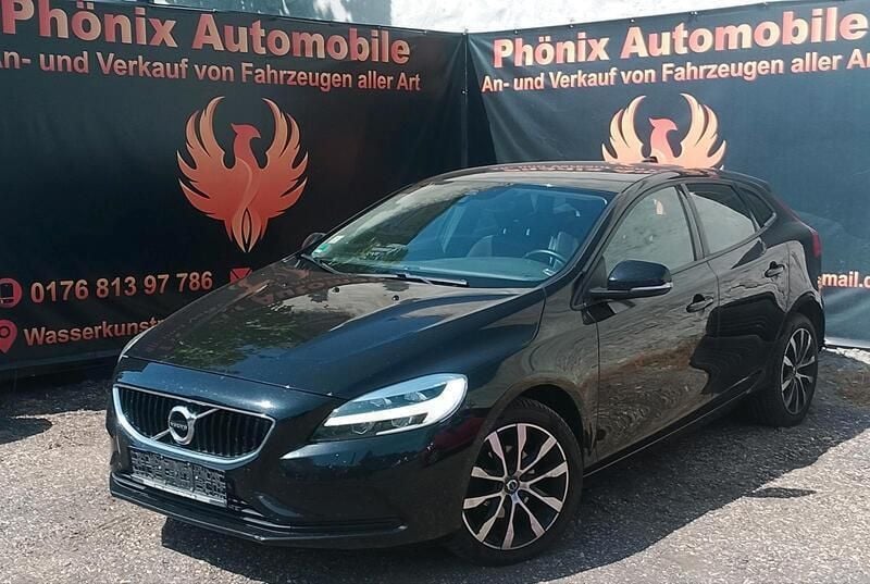 Onyx black / metallic Gebraucht 2019 Volvo V40 Momentum Kombi | 8.390 € (Fairer Preis) - Bild 1/4