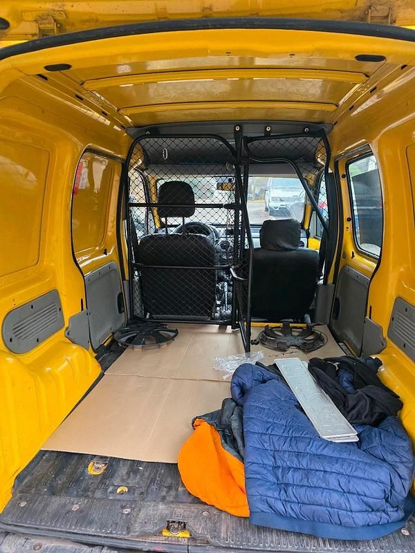Usado Renault Kangoo 2003 Amarelo Monovolume