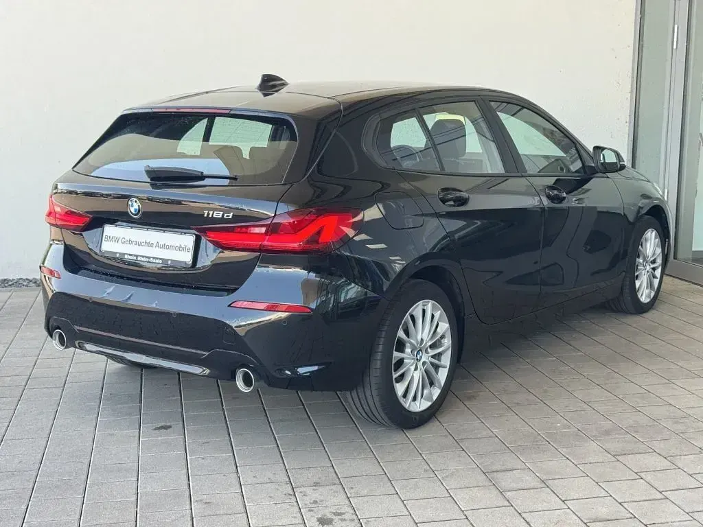 Gebraucht BMW 118 Advantage 150 PS (110 kW) 2022 Saphirschwarz (metallic) Kleinwagen