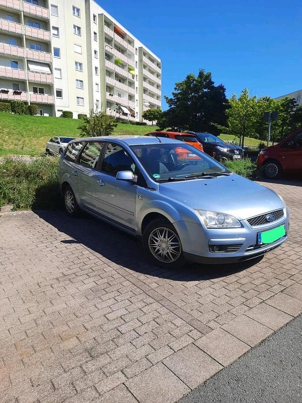 Blau Gebraucht 2007 Ford Focus Kombi | 700 € (Guter Preis) - Bild 1/4