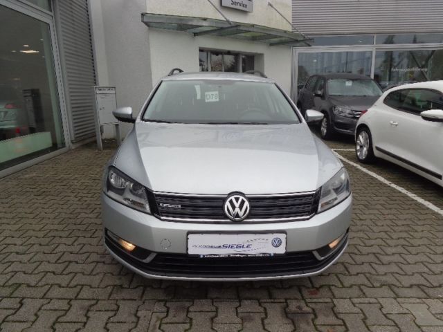 Gebraucht VW Passat 105 PS (77 kW) 2012 Silber metallic Kombi
