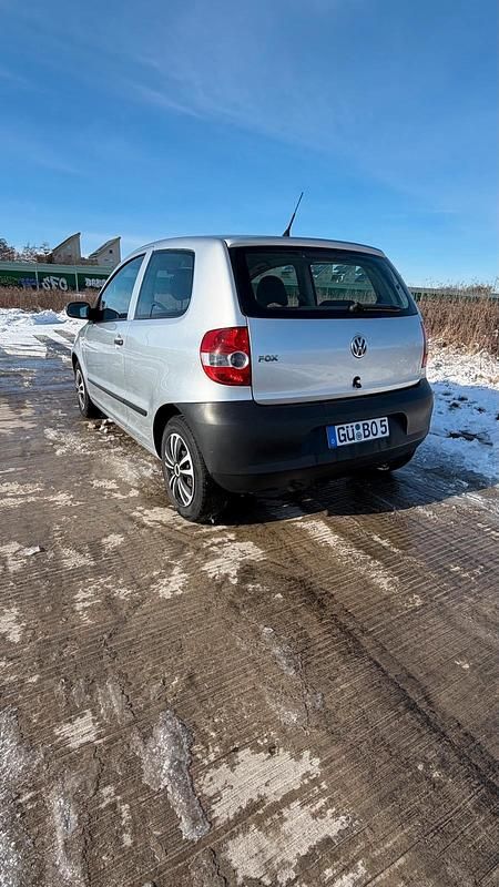 Gebraucht VW Fox 55 PS (40 kW) 2009 Silber Kleinwagen