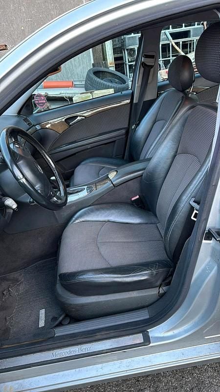 Gebraucht Mercedes E270 2002 Silber Limousine